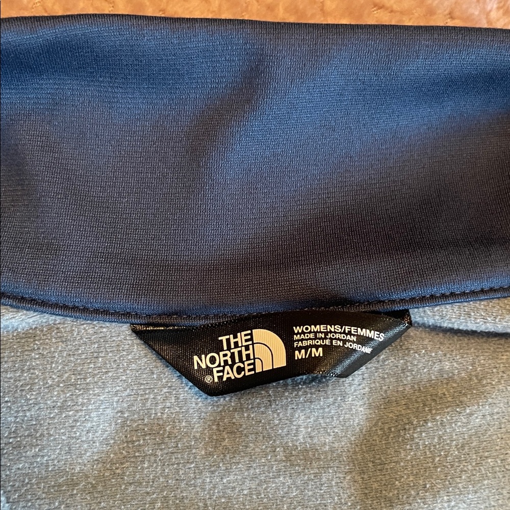 The North Face 1/4 zip up fleece - size women’s Medium - Picture 10 of 11